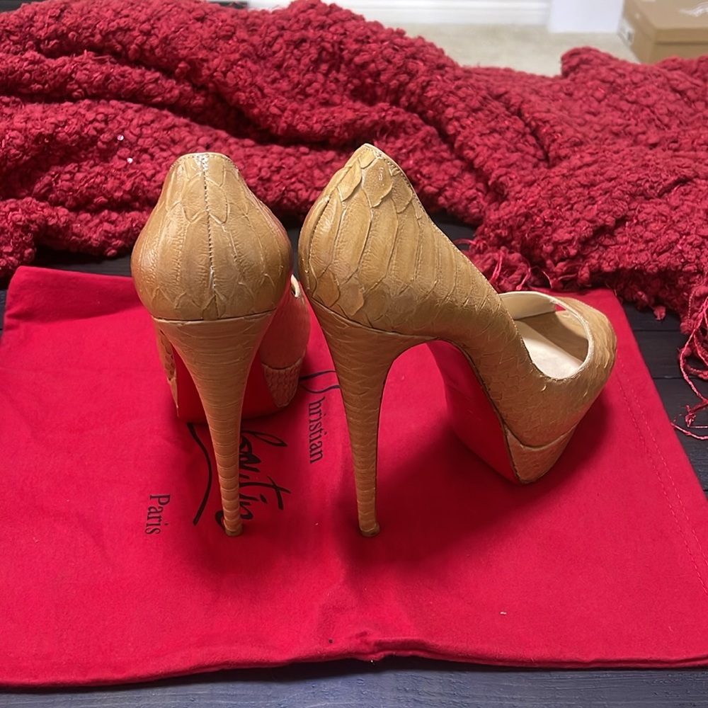 Christian Loubiton Python Lade Peep Toe 150, Nude… - image 5
